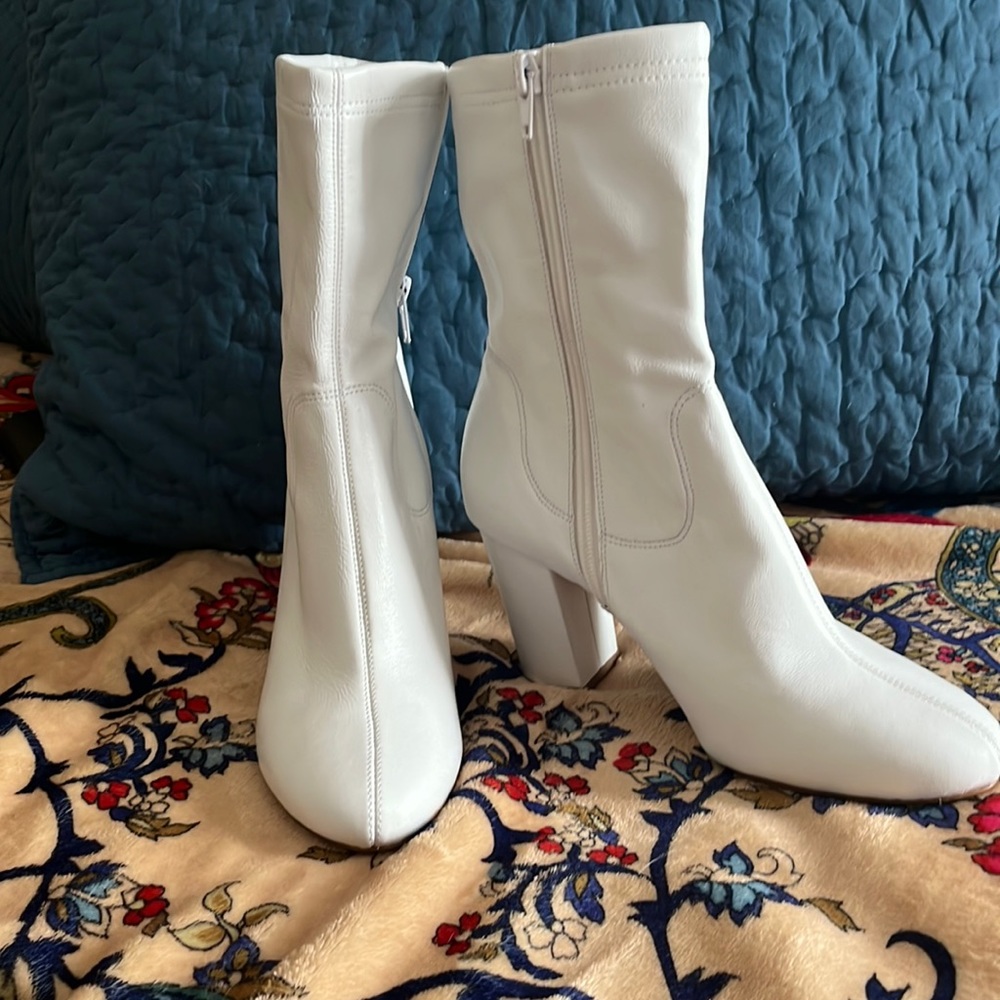 Brand new Kenneth Cole NY boots.